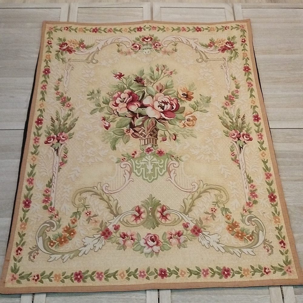 ⚜️ Vintage Floral Tapestry Wall Hanging